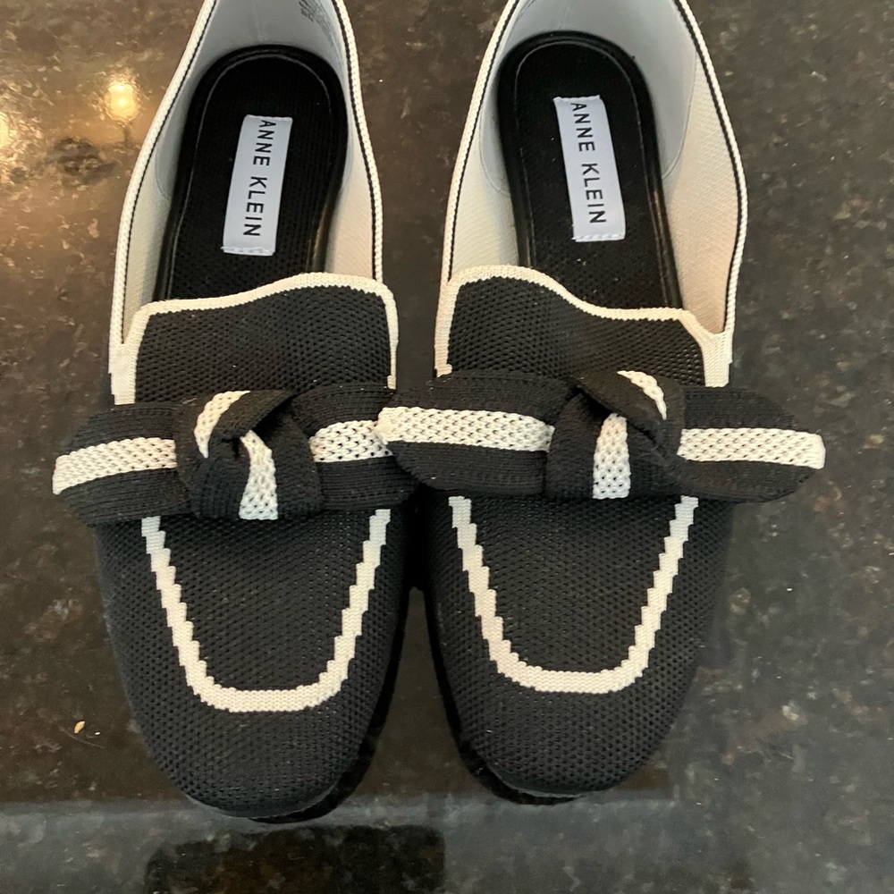 Anne Klein Black and Cream Knit Bow Loafers